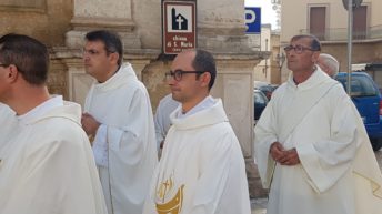Cambio alla guida della Parrocchia di Santa Maria, ieri sera don Claudio Cenacchi ha preso possesso