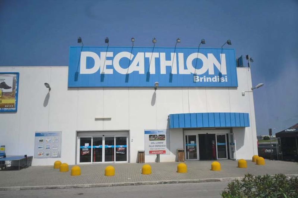 Mesagnese fermato a Decathlon per furto di lenza ed esche
