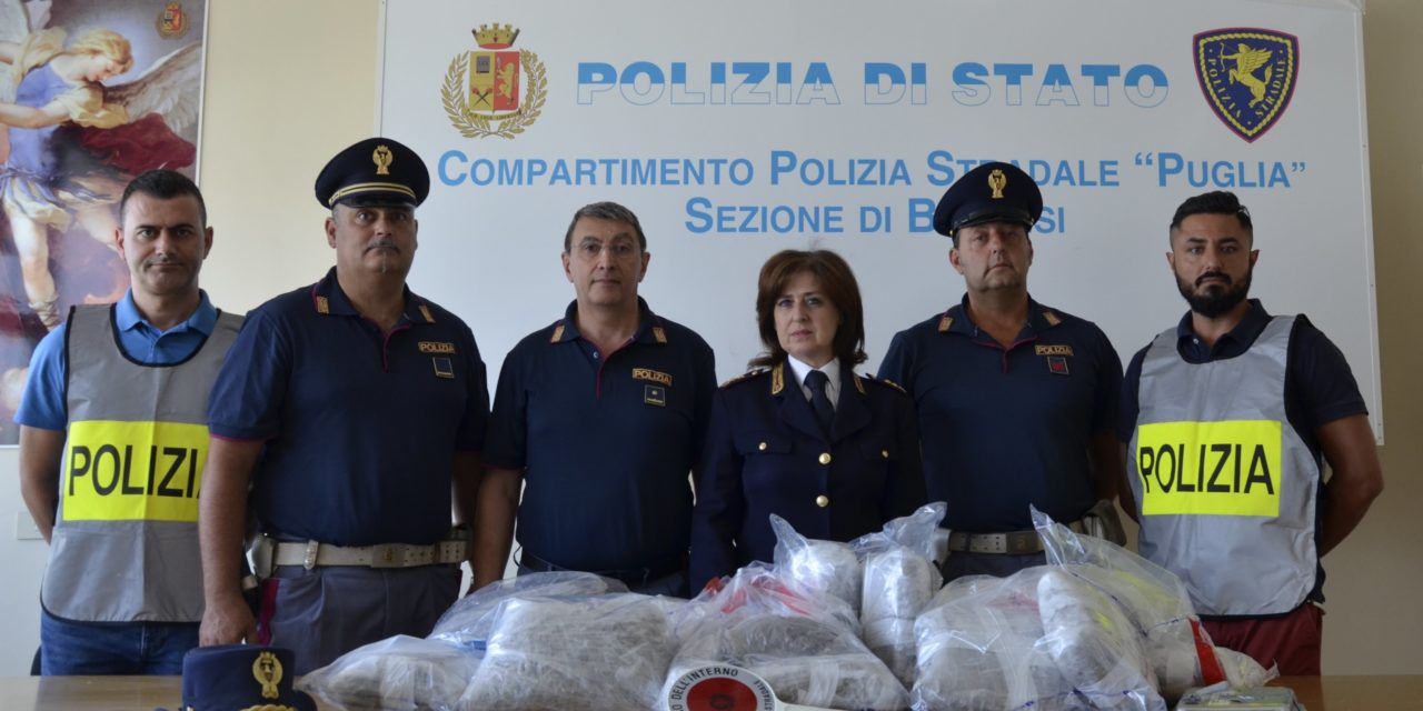 Marijuana nascosta tra balle di fieno: arrestato un 28enne