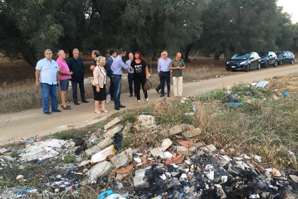 Discarica lungo il Canale Reale: “L’Isola che non c’è” vince la battaglia