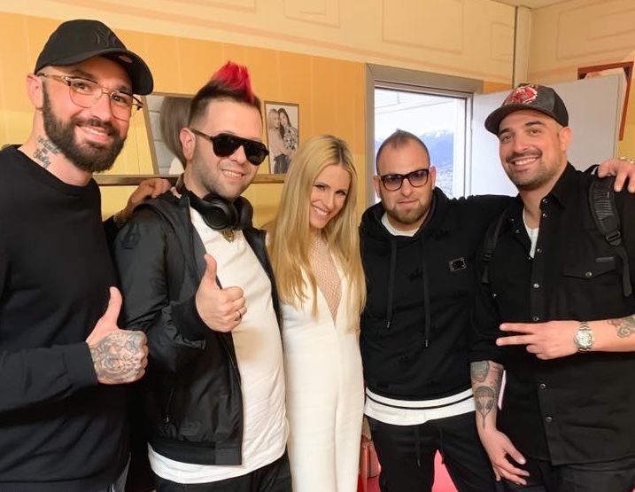 Stasera i Boomdabash ospiti della Hunziker su Canale 5